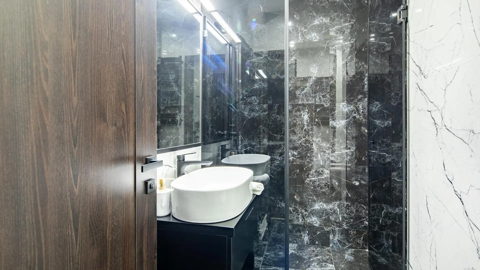 Extreme Central Luxury Budapest Apartment